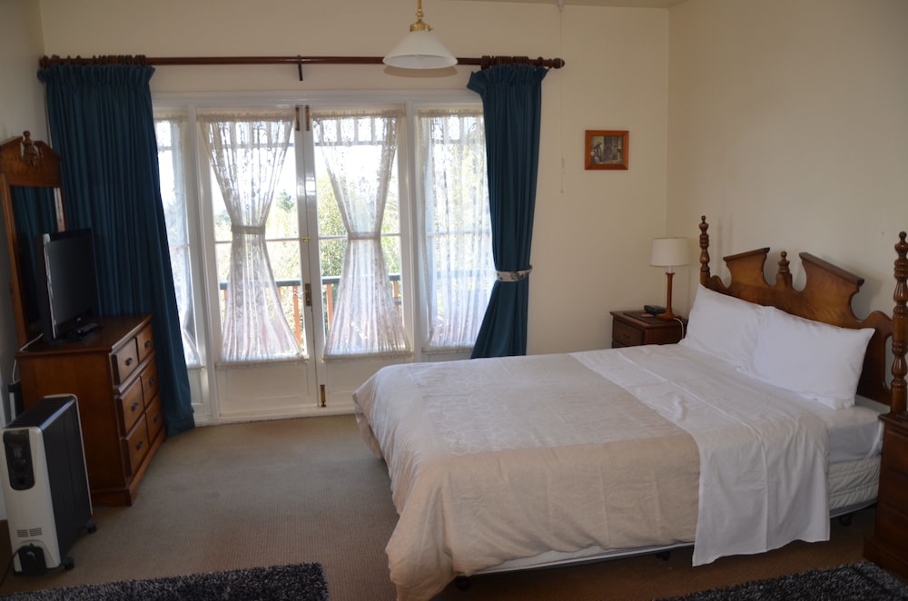 LEURA HOUSE 17/65