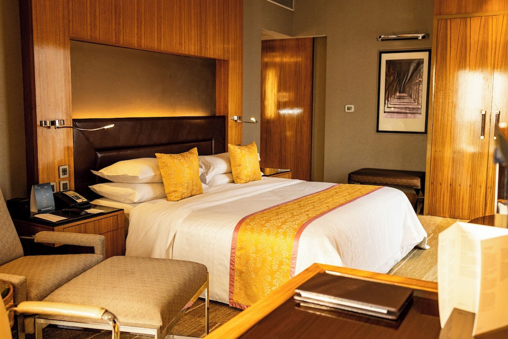 غرفة كلوب بسرير كينج، Sheraton Grand Bangalore Hotel At Brigade Gateway 3/7