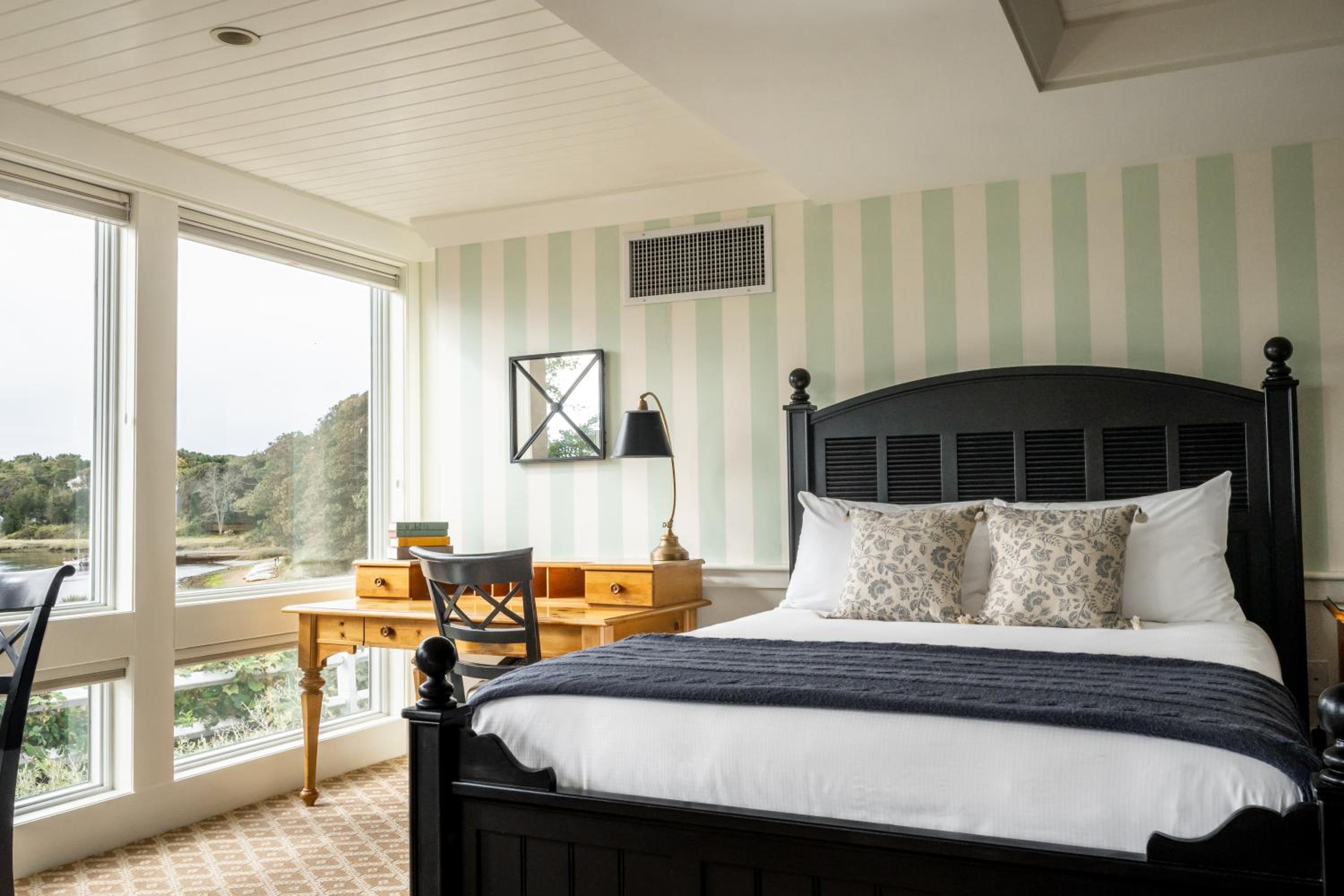 Signature, King Bed, Water View