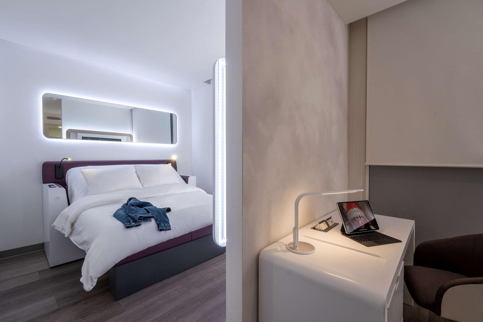 First Class, Junior Suite, King Bed, Kitchenette