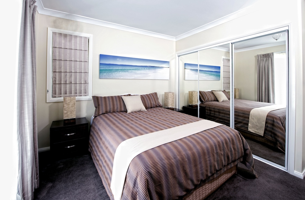 Dolphin Shores Jervis Bay 11/55