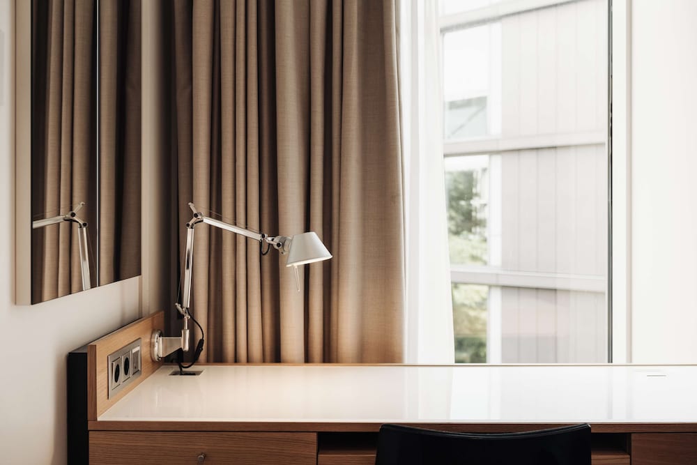 Doubletree By Hilton Amsterdam Centraal Station 7/88