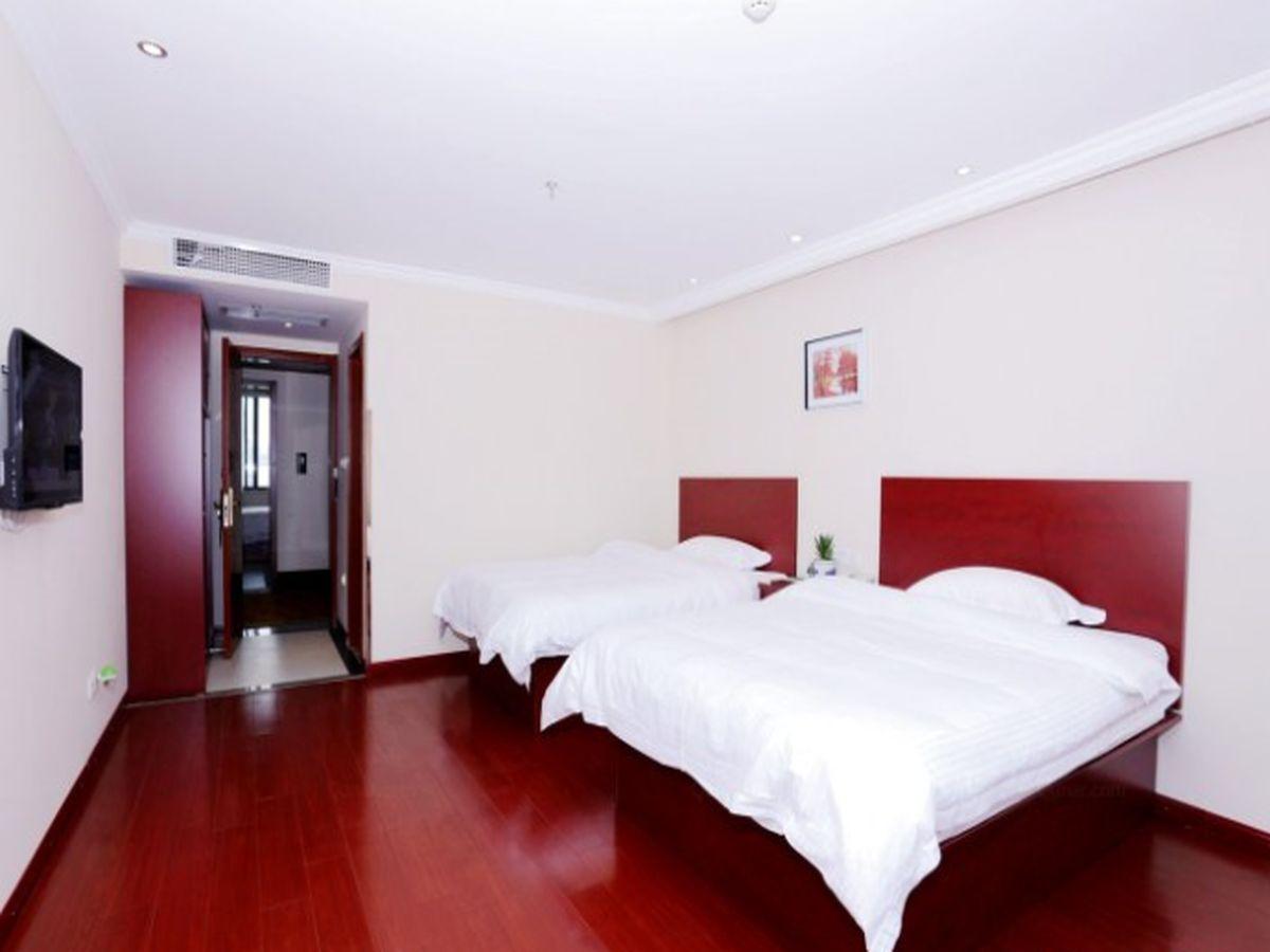 Fashion, Family، GreenTree Inn Jiangsu Nanjing Maqun Street Communication Technician Insititution Shell Hotel 2/2