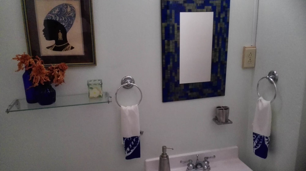 Neitas Nest Jamaican Bed And Breakfast 2/22
