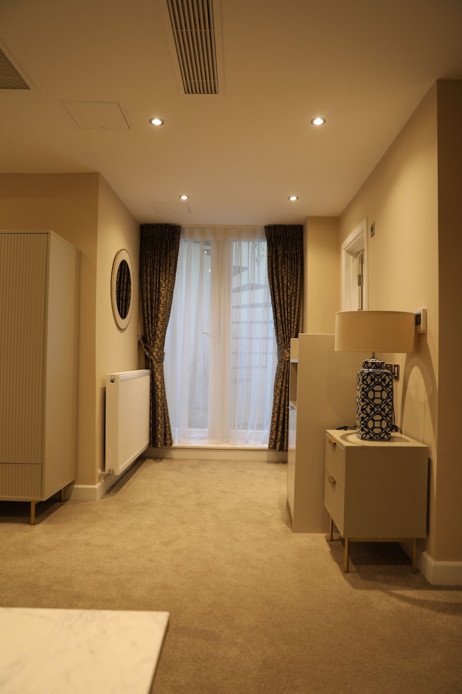 Reem Hotel 39/65