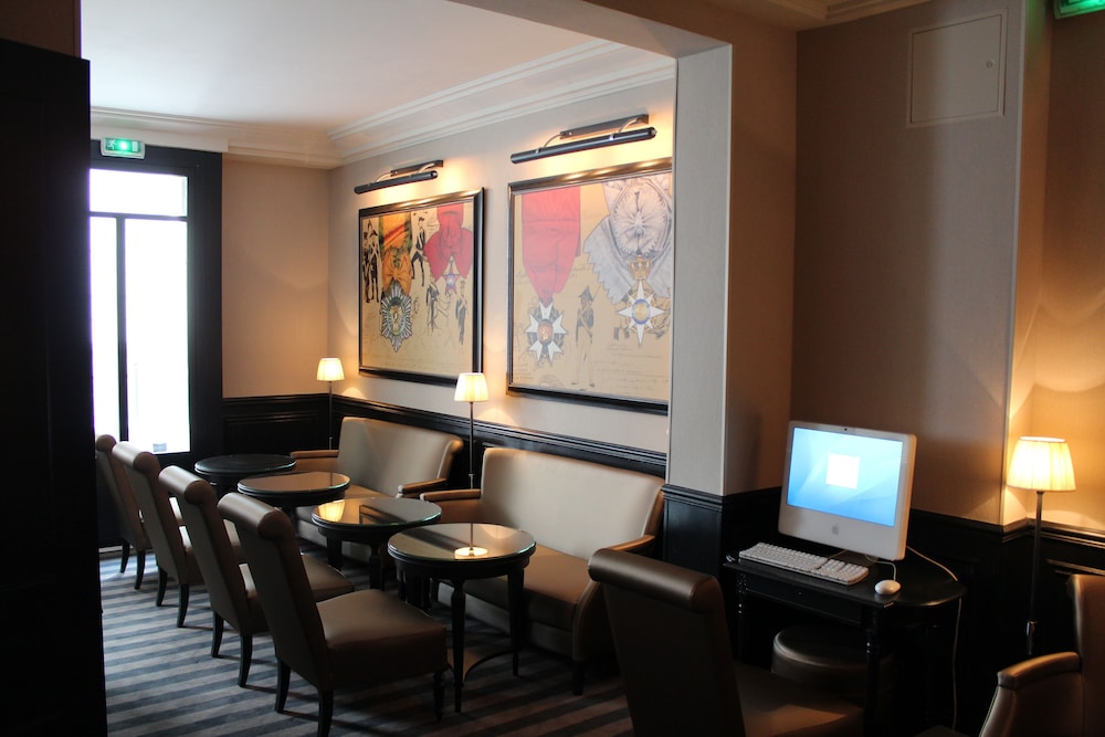 Hotel Saint Cyr Etoile 46/65