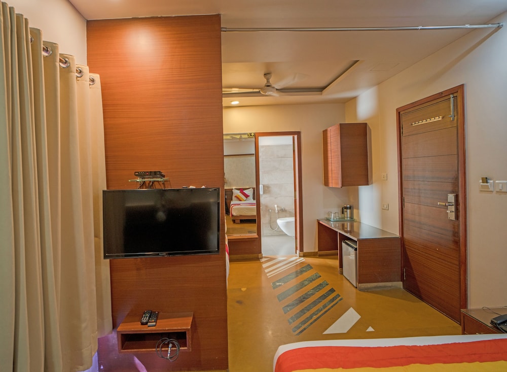 Uddhav Vilas Hotel 38/46