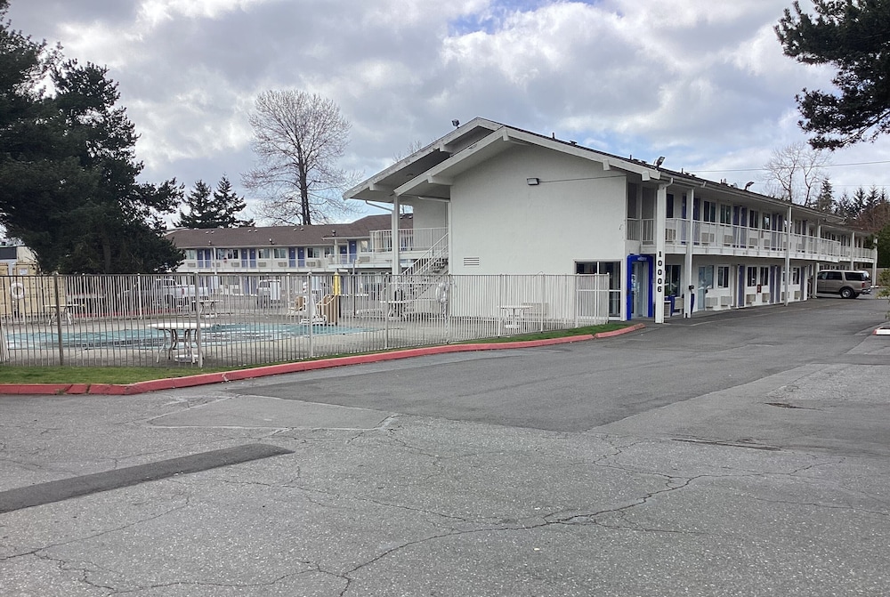 Motel6 Everett, WA - North 30/38