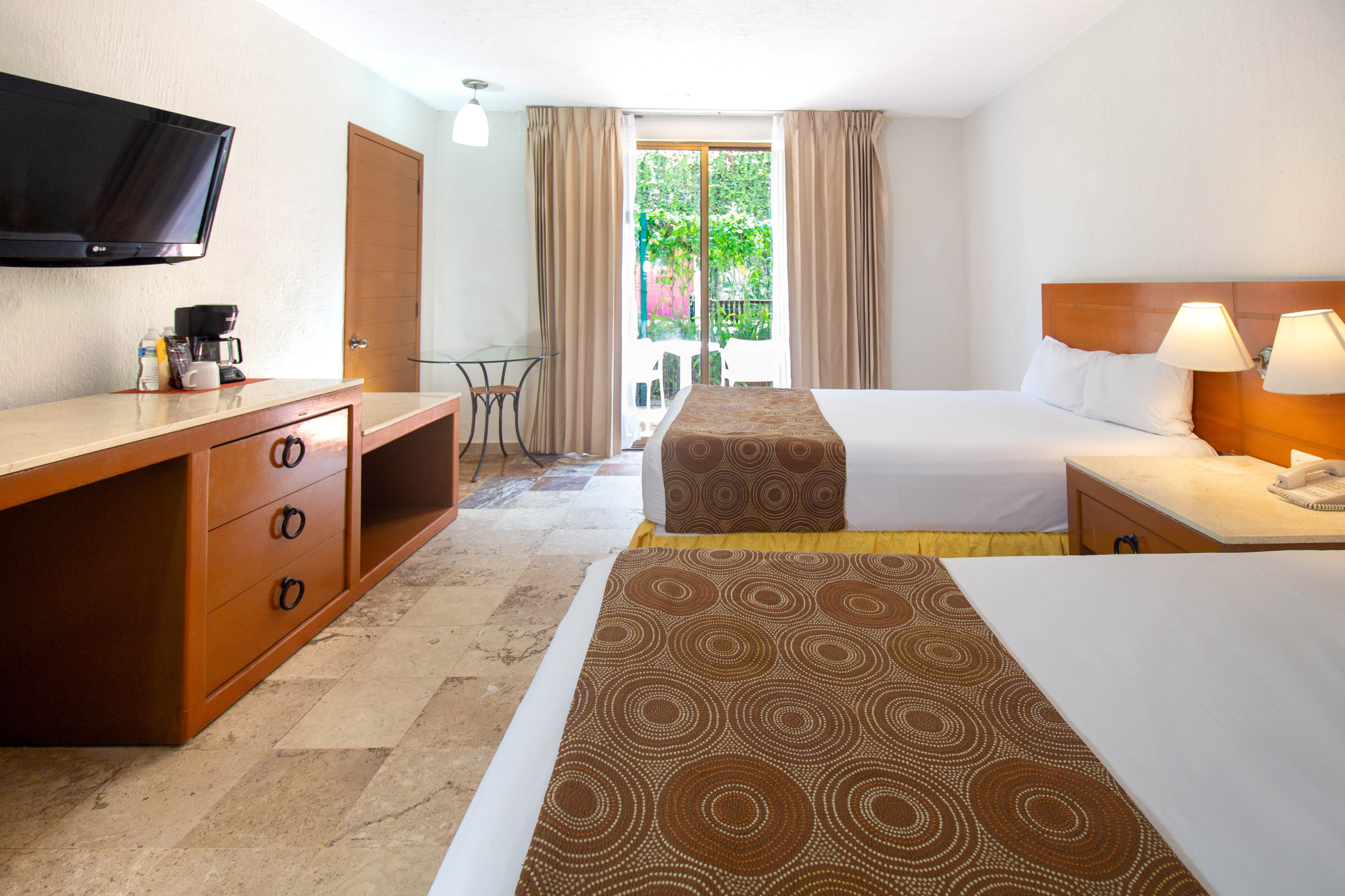 غرفة ثلاثية بسريرين مزدوجين، Plaza Pelicanos Club Beach Resort 3/9