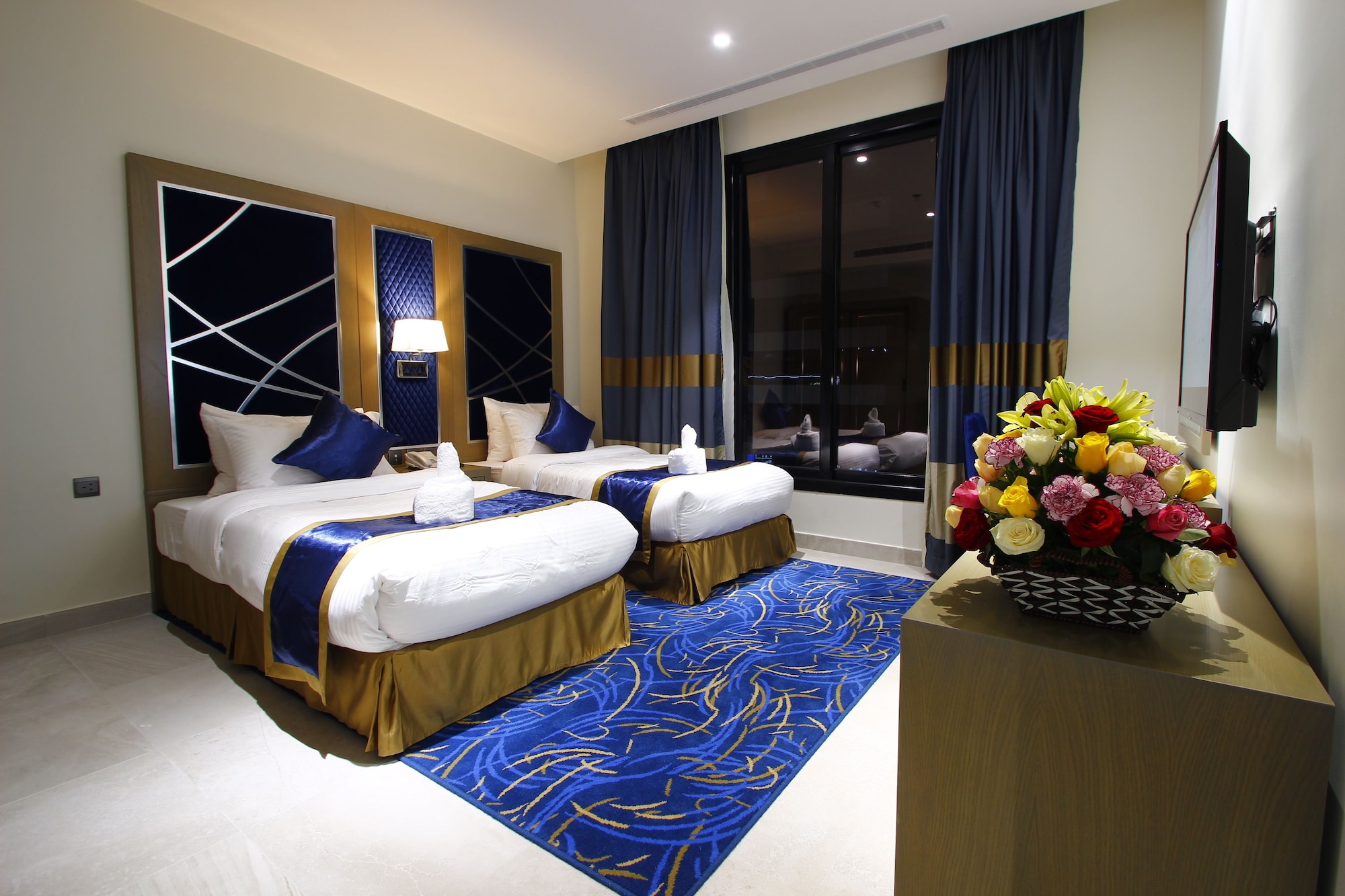 ROOM, TWIN BEDS