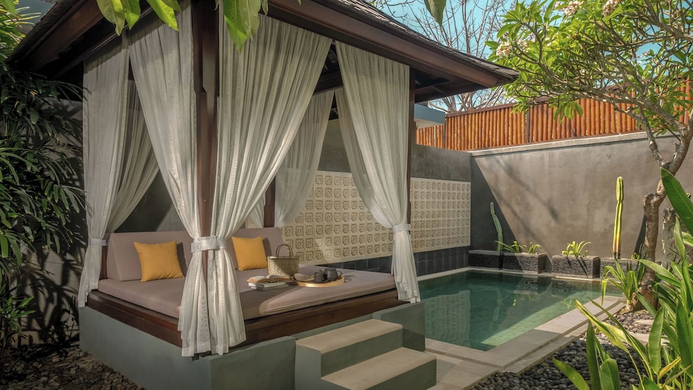 THE SHANTI RESIDENCE AND RESORT 32/66