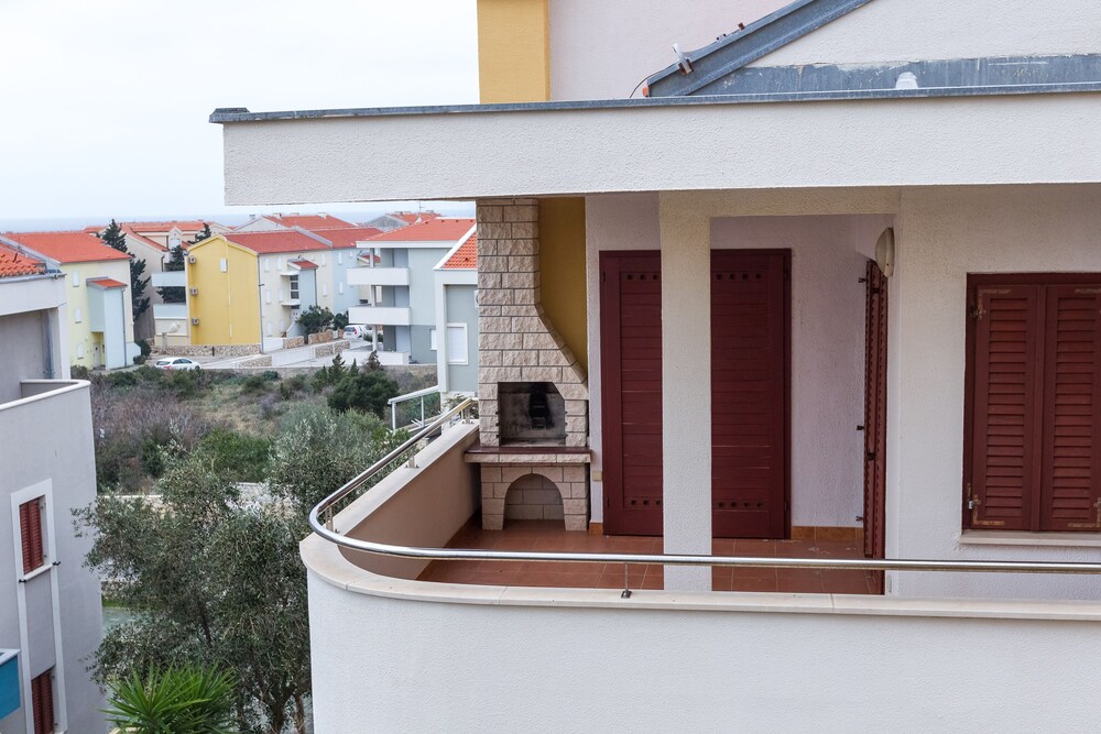 Maru Apartments 3/48