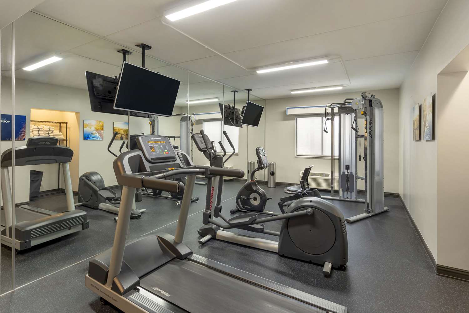 Comfort Inn & Suites Mundelein-Vernon Hills 9/19