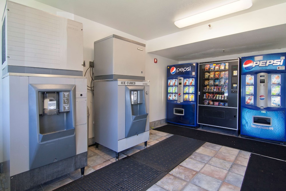 Motel6 Roseville, MN - Minneapolis North 29/33