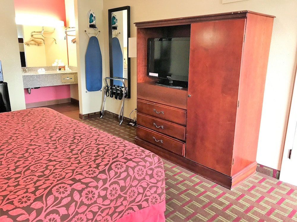 Days Inn by Wyndham East Albuquerque 17/29