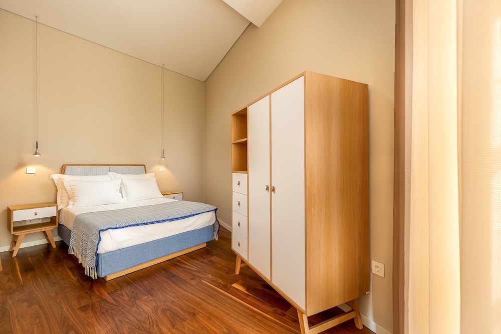 STUDIO, APARTMENT, SINGLE