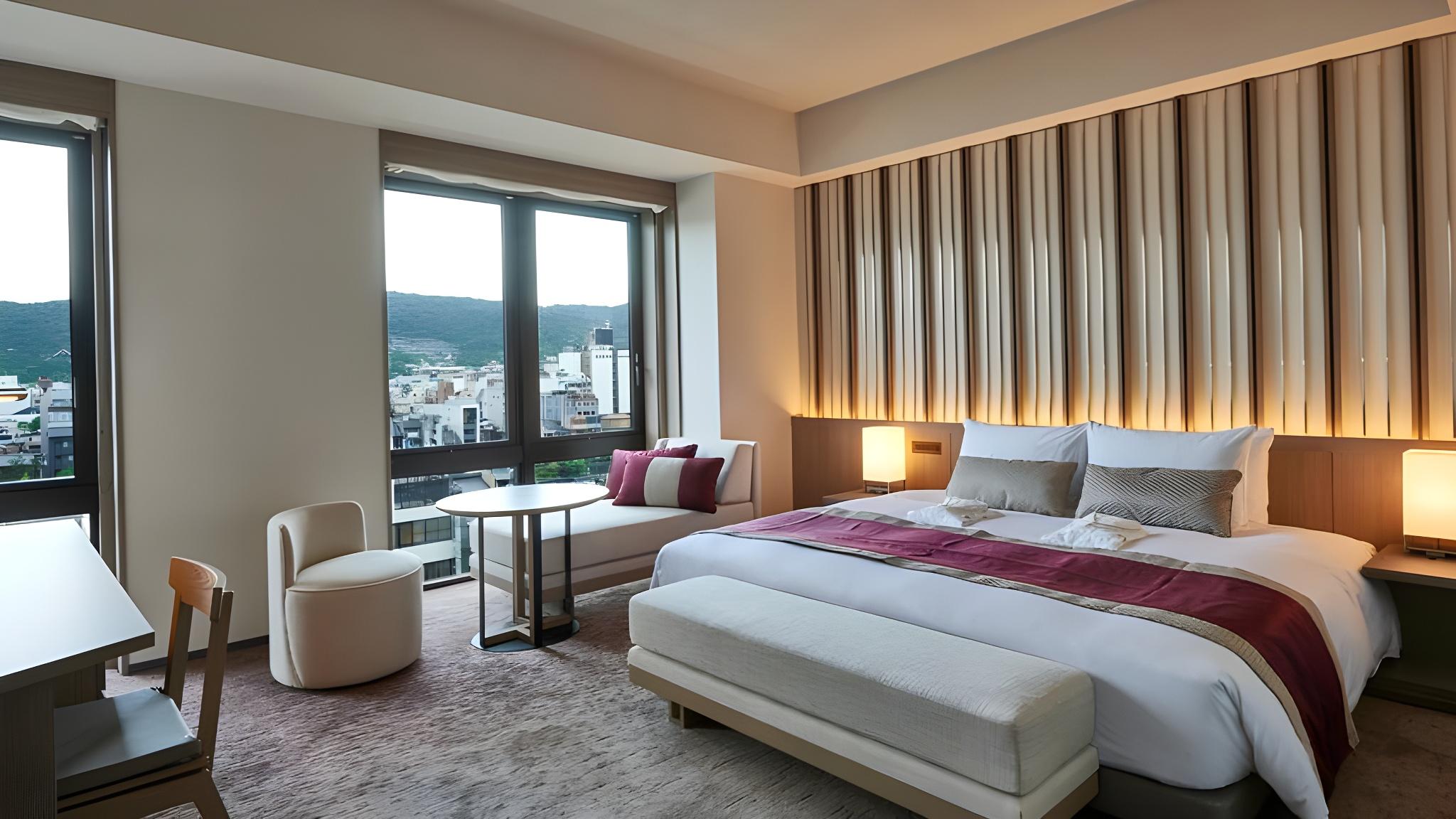 Classy, King Bed, Electronic Cigarette Only
