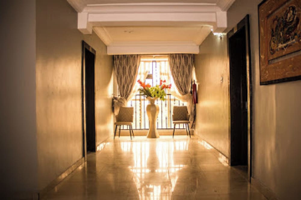 Oragon Hotel and Suites 6/46