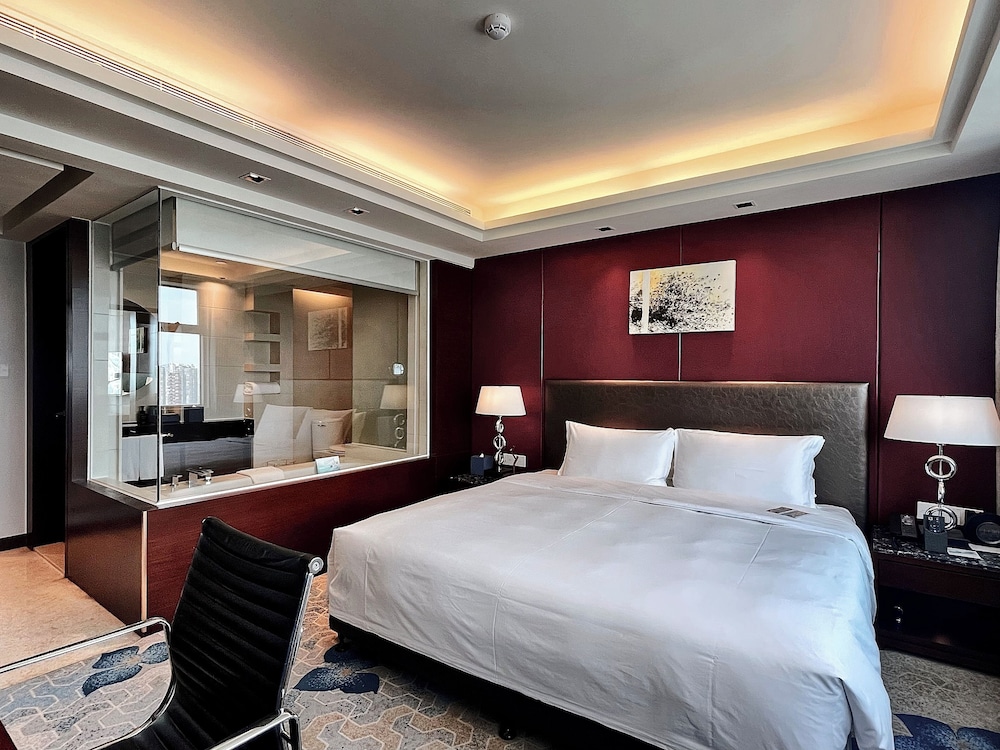 Swiss Grand Xiamen 12/50