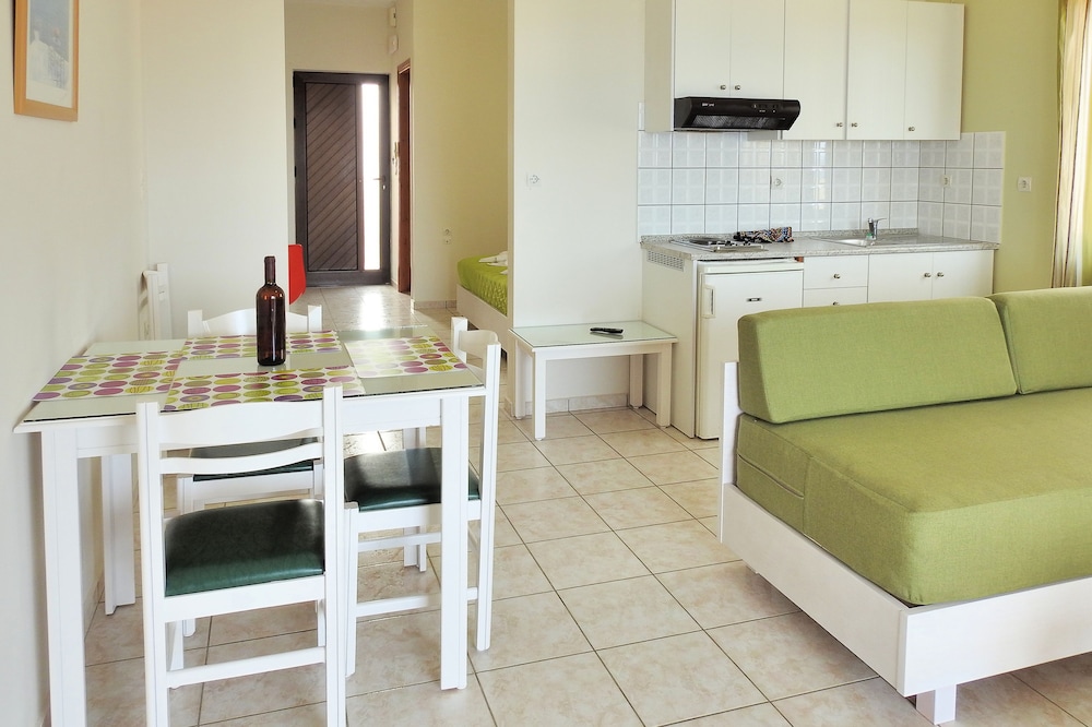 Nanakis Beach Apartments 8/36