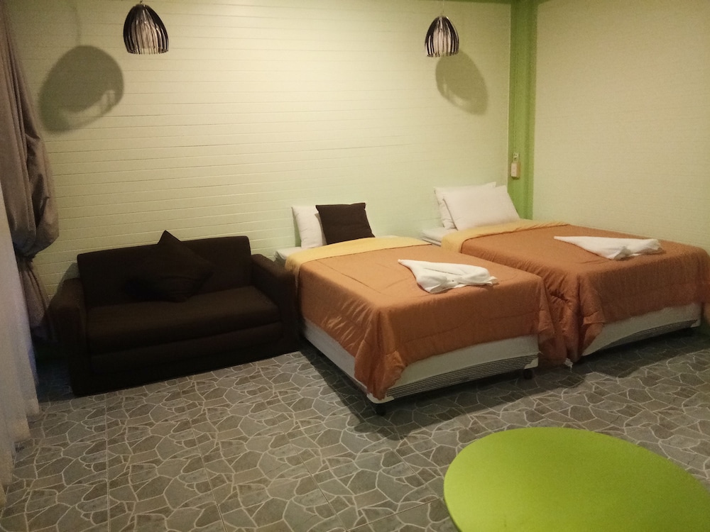 Front Beach Hotel 5/26