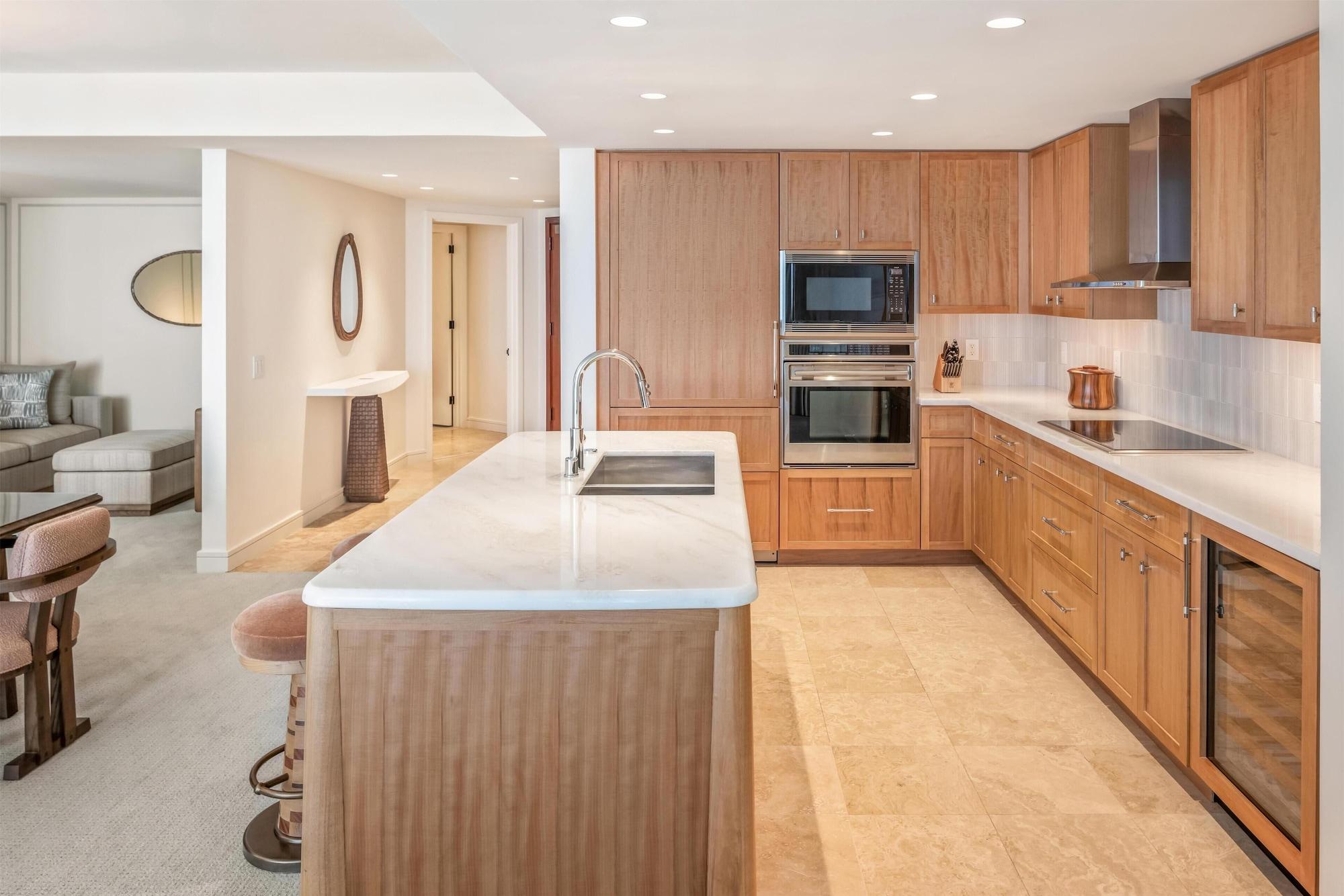 Renovated, 2 Bedrooms, Suite, Ocean View, Den