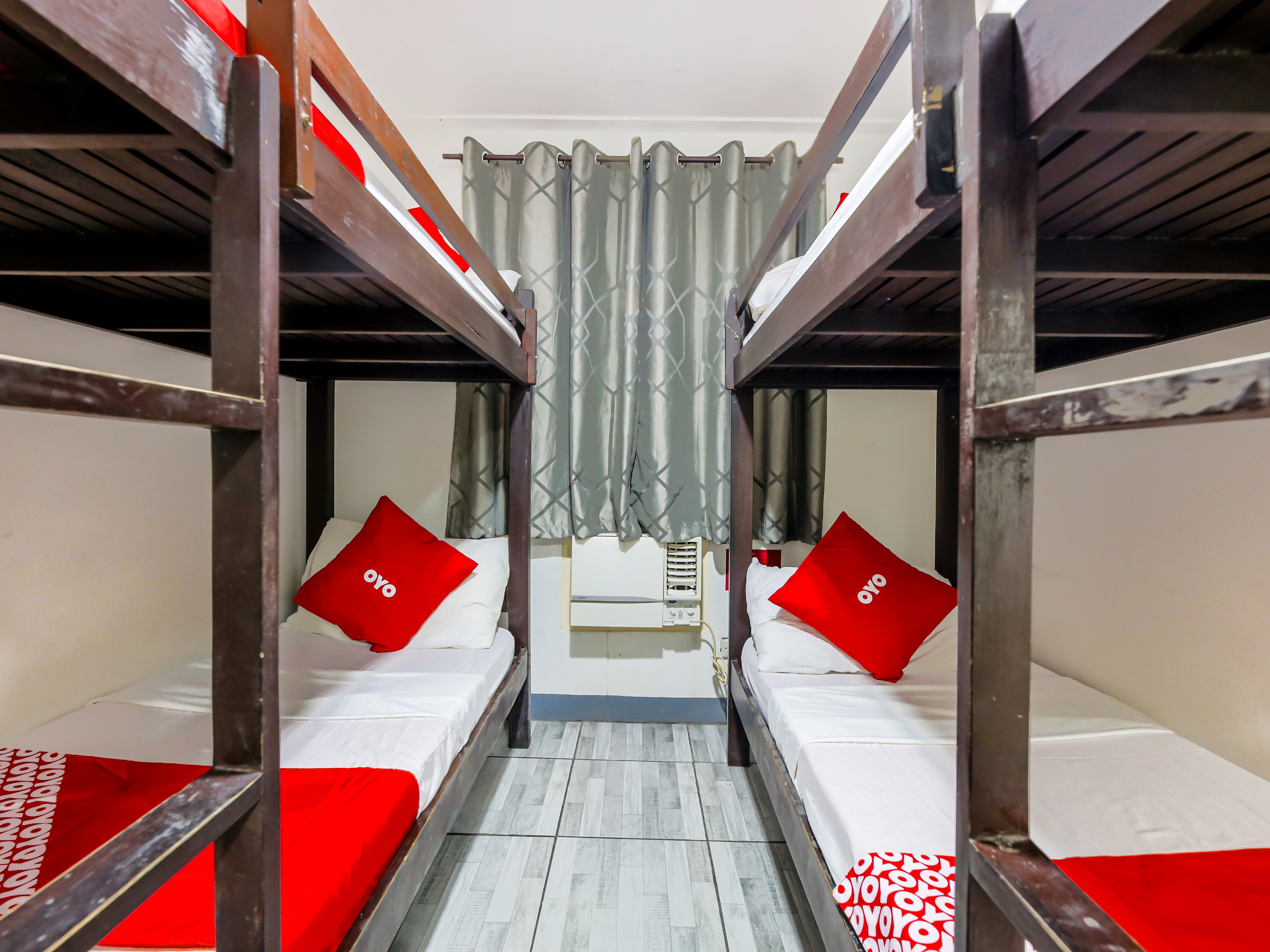 Metro Deluxe Residences 35/50