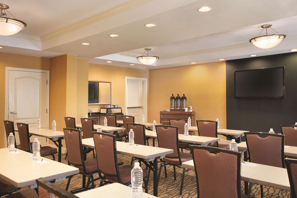 Country Inn & Suites By Radisson, Atlanta Airport North, GA 36/54