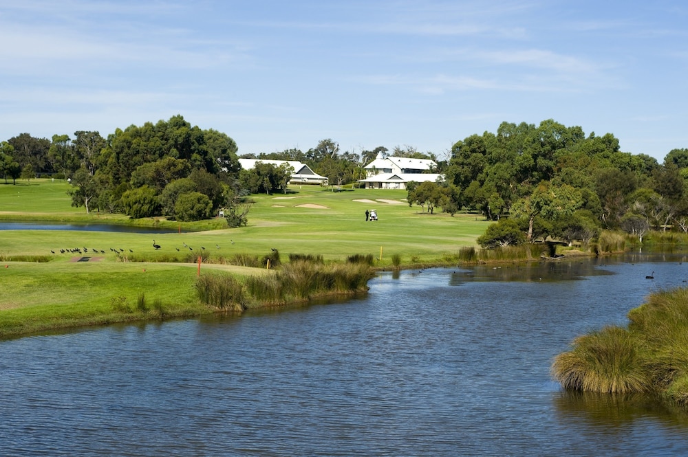 Mercure Bunbury Sanctuary Golf Resort 33/72