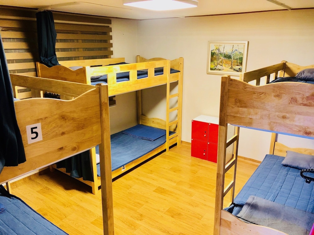 High Street Guest House 35/50