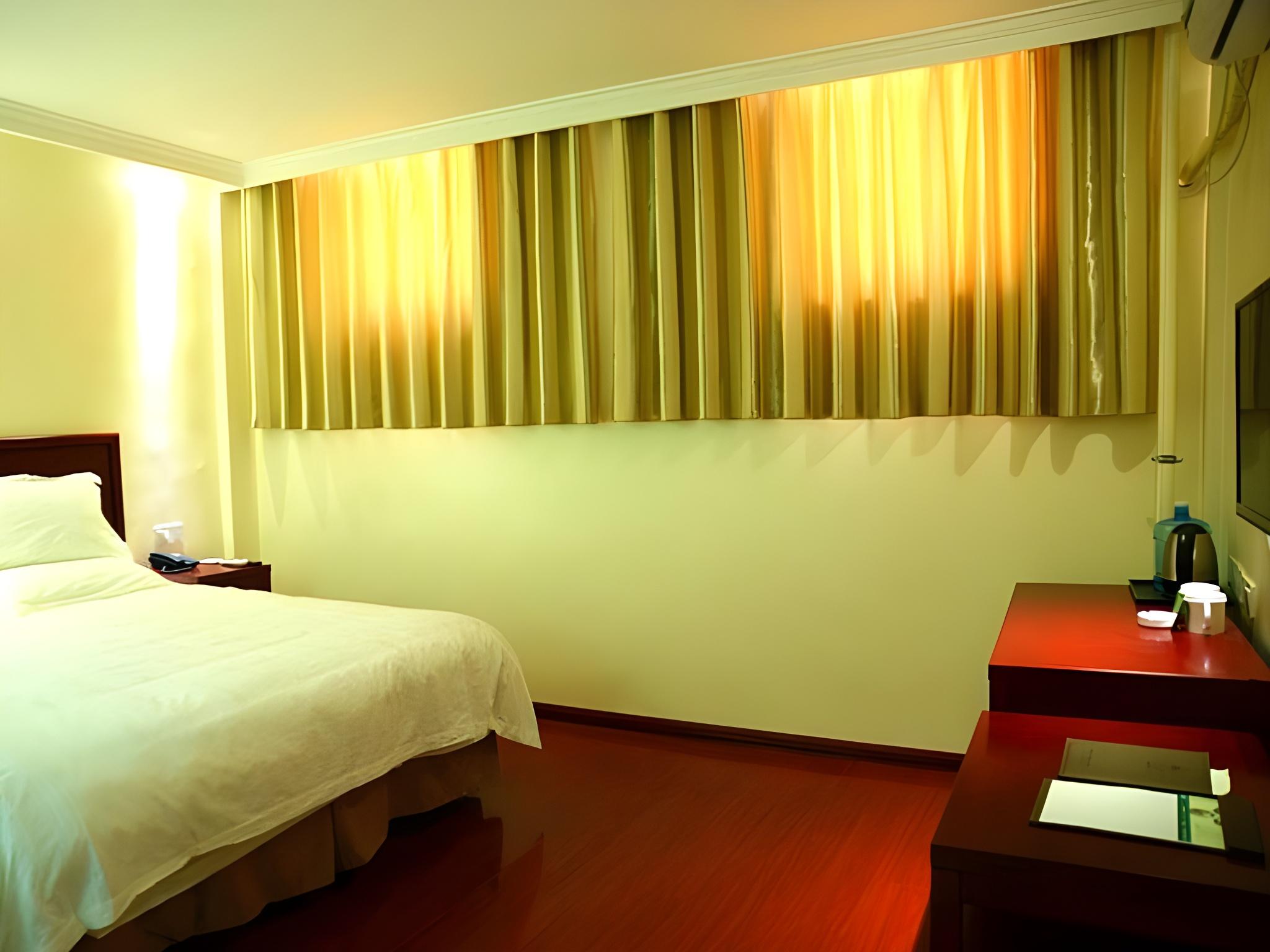 Grand, King Bed, Queen Bed