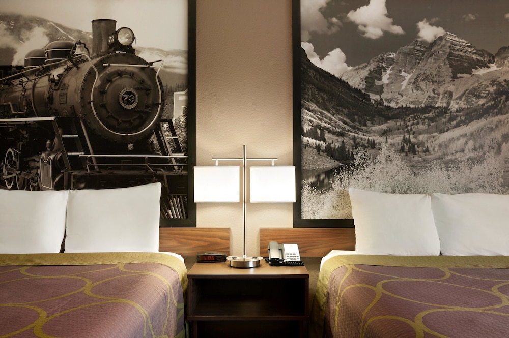 Super 8 By Wyndham Durango 19/30