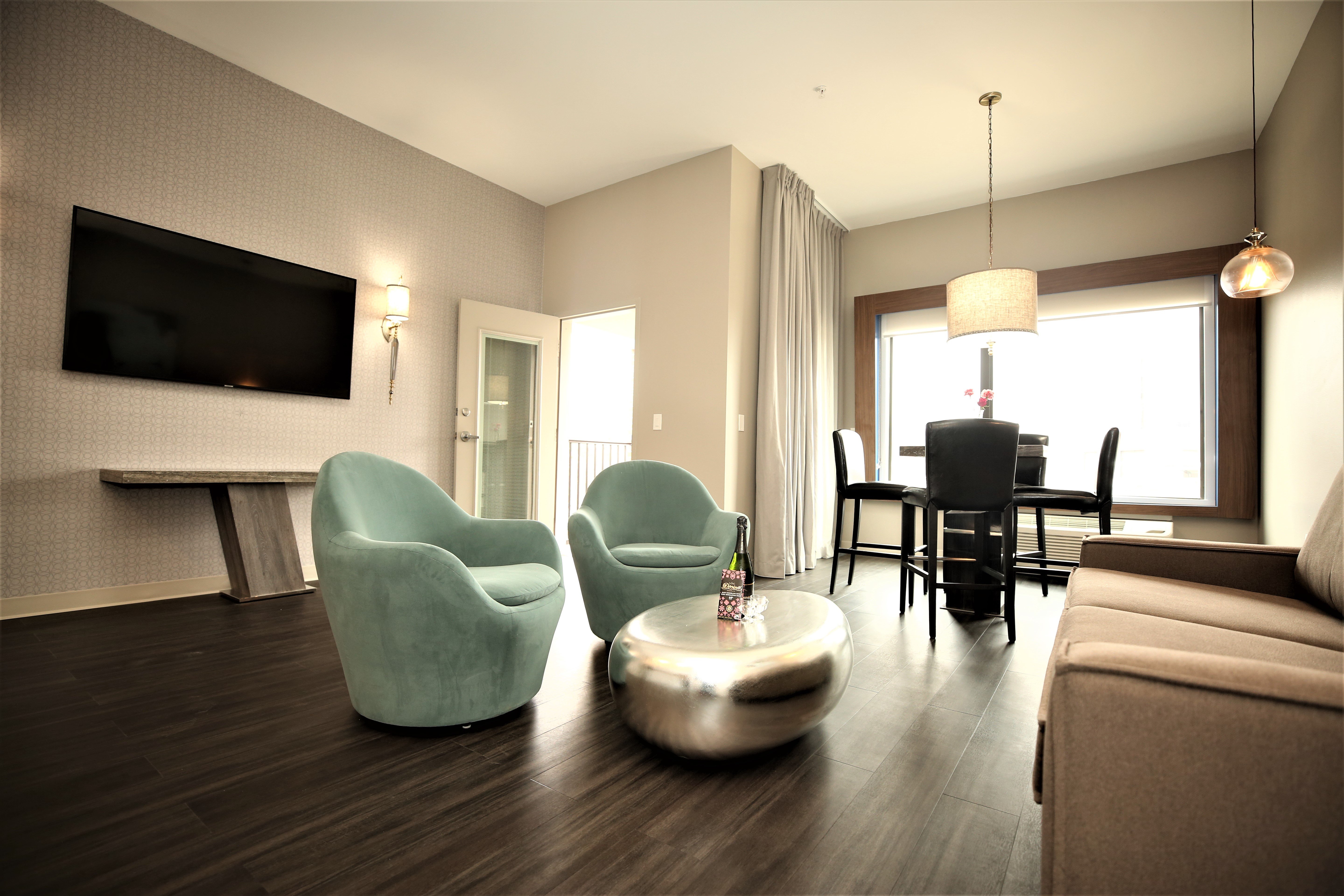 Holiday Inn Express & Suites Charlotte - South End 44/73