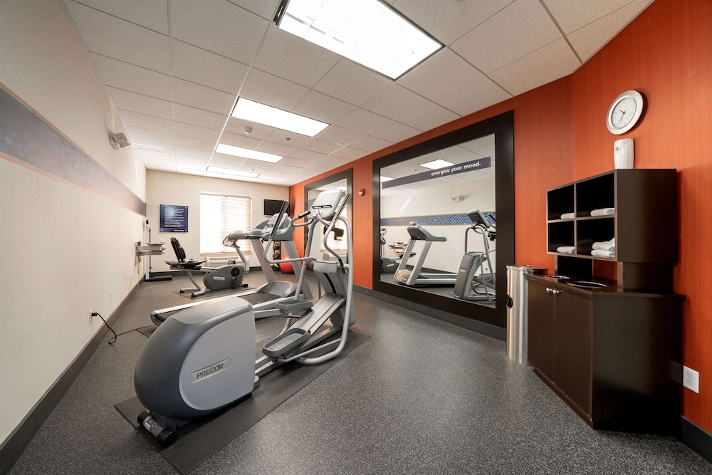 Hampton Inn Suites Madera 33/47