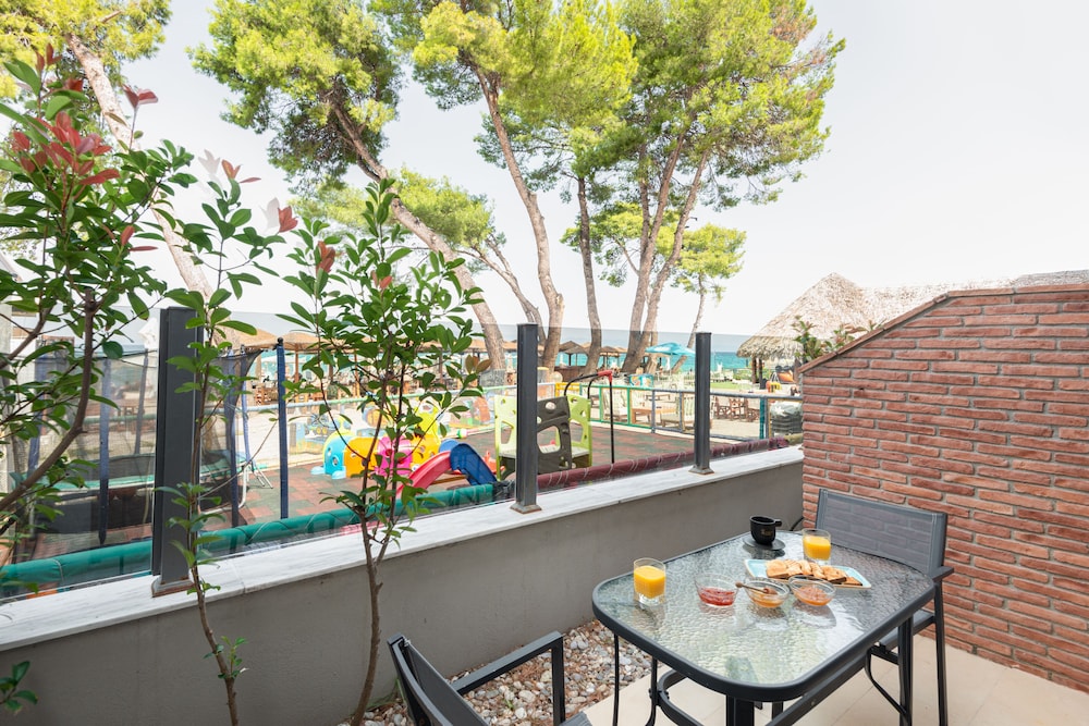 Flegra Beach Boutique Apartments 31/48