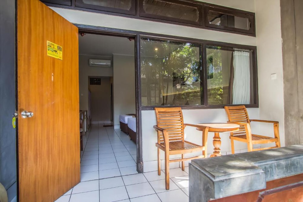 Legian Village Beach Resort 73/75