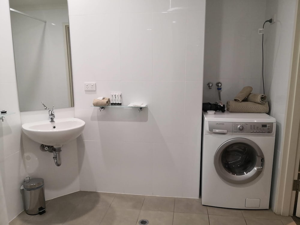 Efficiency, Multiple Beds, Accessible، MainStay Suites Whyalla 7/10