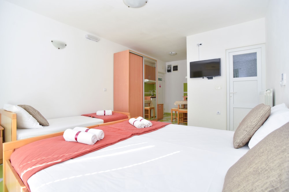 D D Apartments Tivat 3/18