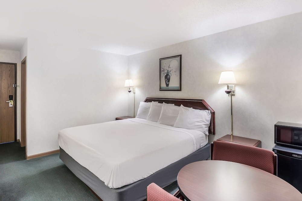 Americas Best Value Inn Wenona 8/32