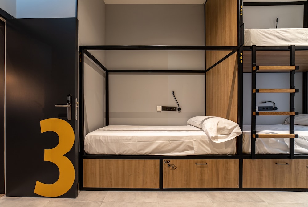 MIXED DORM, 4 BEDS, ADULT ONLY