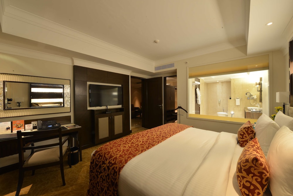 STUDIO, KING BED