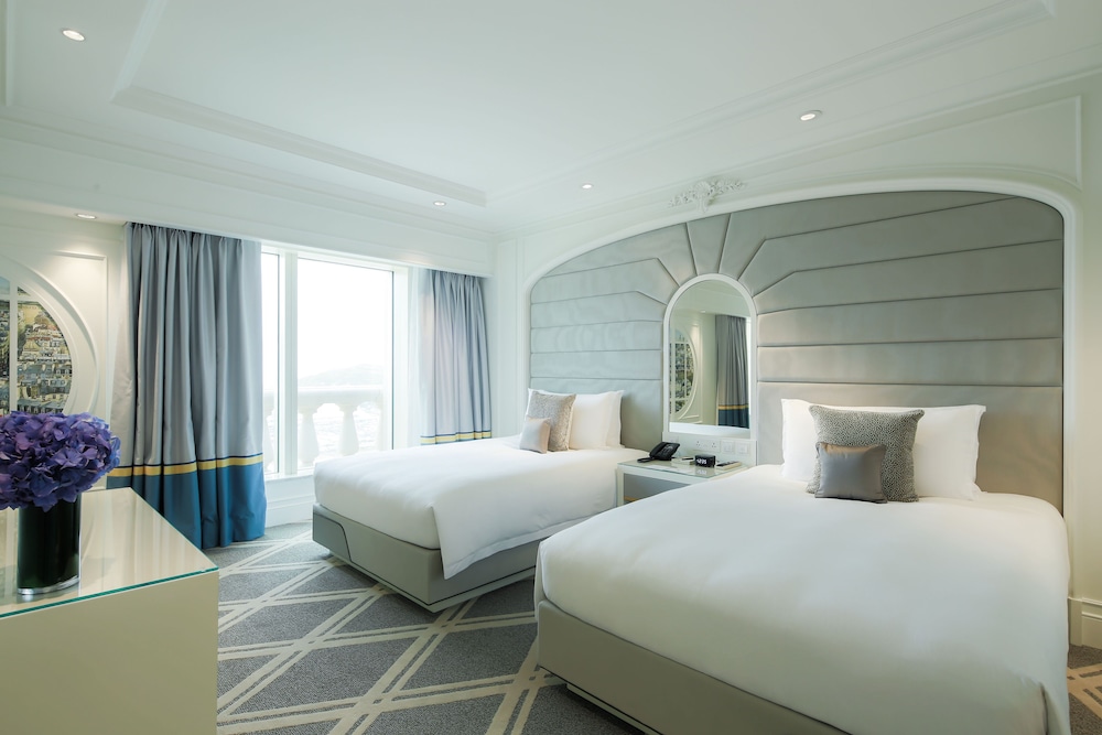 CHAMPAGNE, SUITE, DOUBLE BED