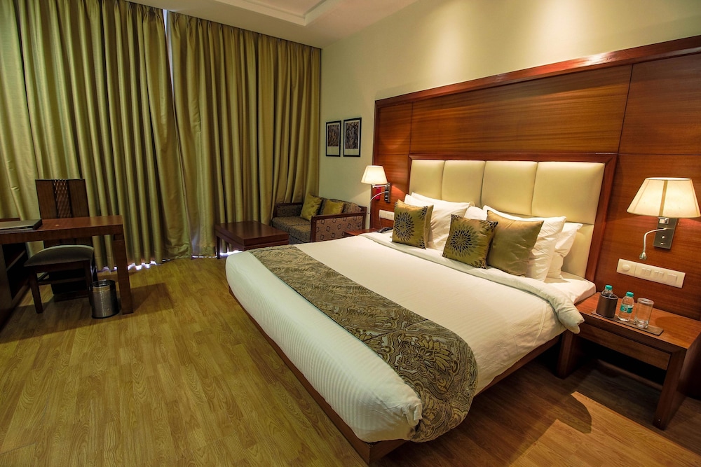 The Nikunj Hotels 6/17