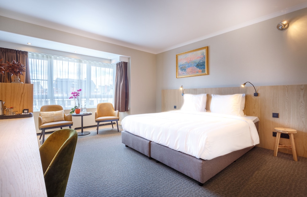 Hotel Carlton 8/53