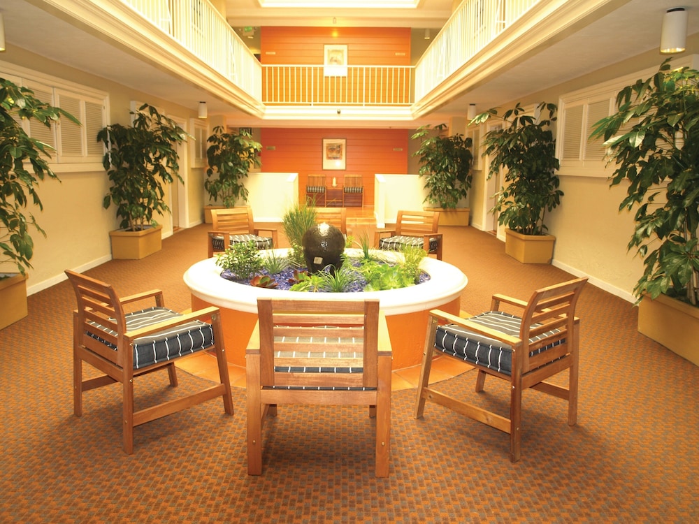 Suites At Fishermans Wharf 24/30