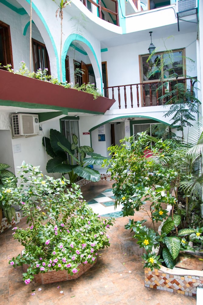 Hostal Sir Francis Drake 2/50