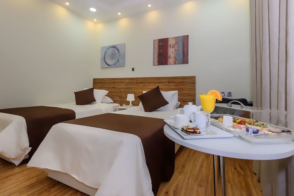 DELUXE, TWIN BEDS