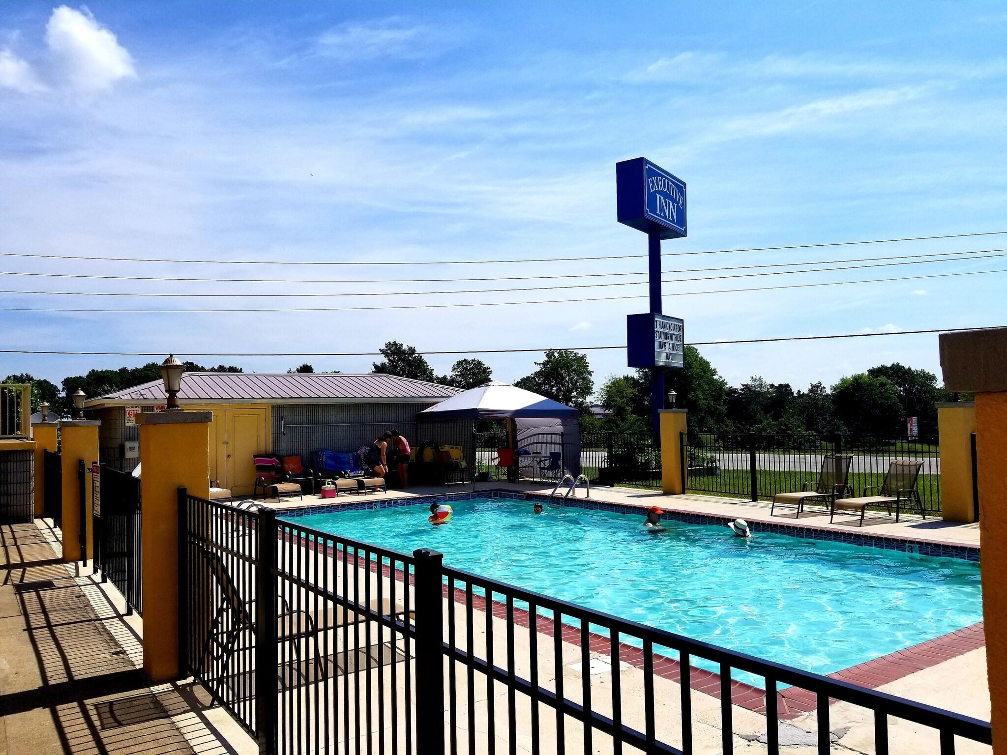 Executive Inn Scottsville 32/33