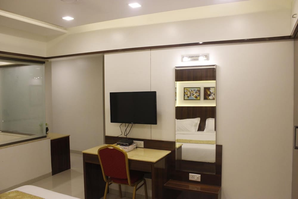 The Grand Tulip, Swargate 24/30