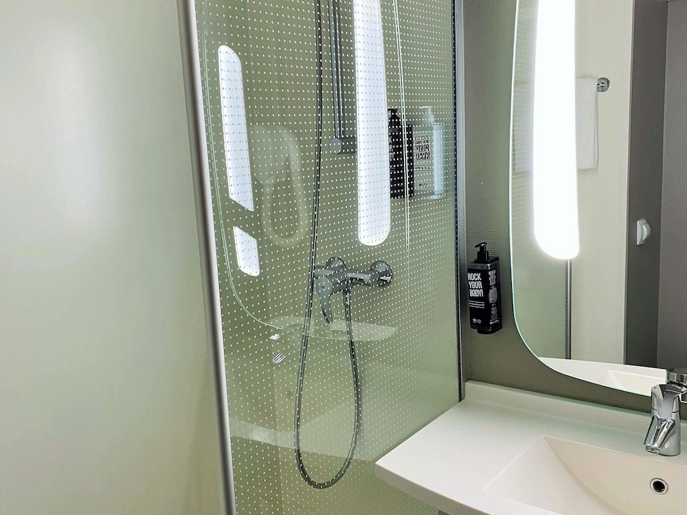 Ibis Creteil 67/68